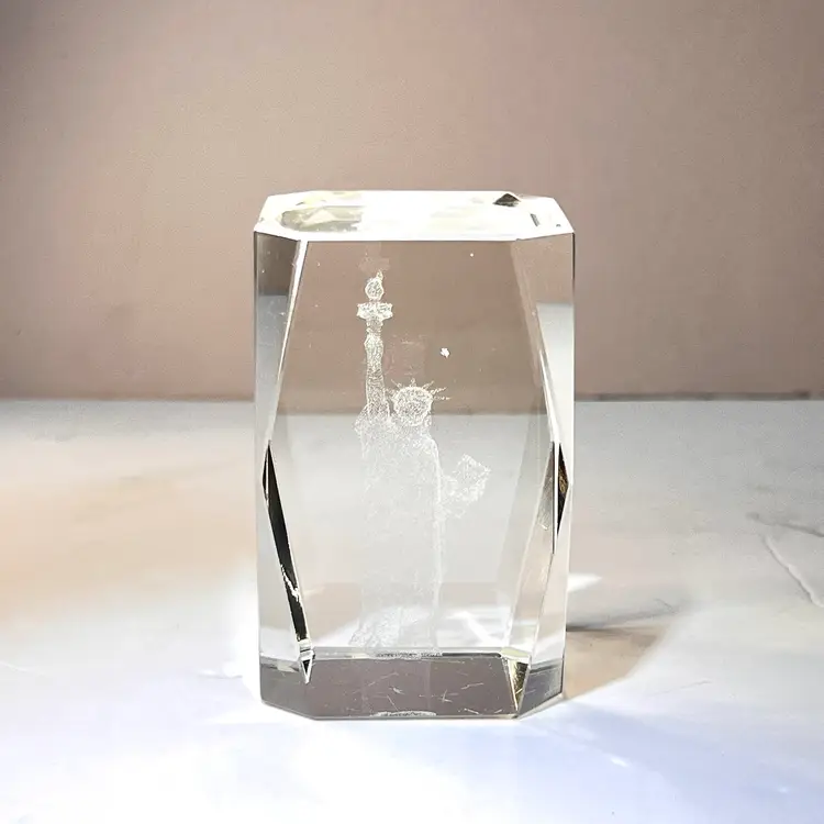 3D PAPERWEIGHT STATUE of LIBERTY