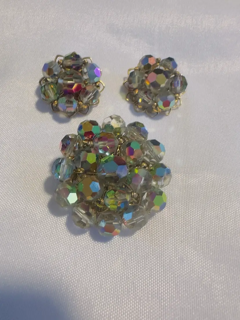 #1016 Vintage Brooch & Clip-On Earrings Set, Purple Blue Iridescent Arora Borealis Crystal Glass Faceted