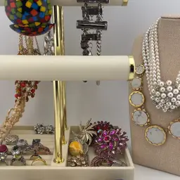 #09 - Jewelry As Shown In Live