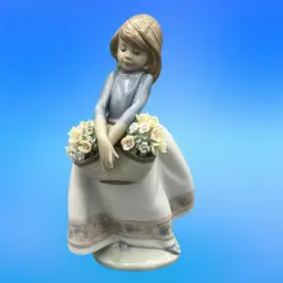 Vtg Lladro 5467 Dulcemente Timida “May Flowers” Signed No Box 1988