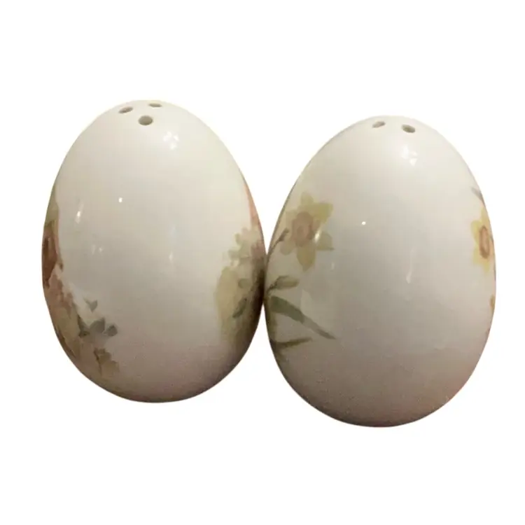 Vintage Ceramic Egg Shaped Salt And Pepper Shakers Farm House Decor 2 1/2” X 2”
