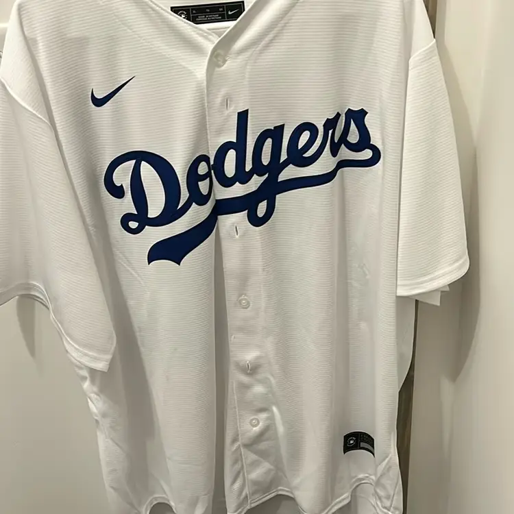 CLAYTON KERSHAW NIKE AUTHENTIC AUTOGRAPHED JERSEY. JSA LETTER OF AUTHENTICITY.