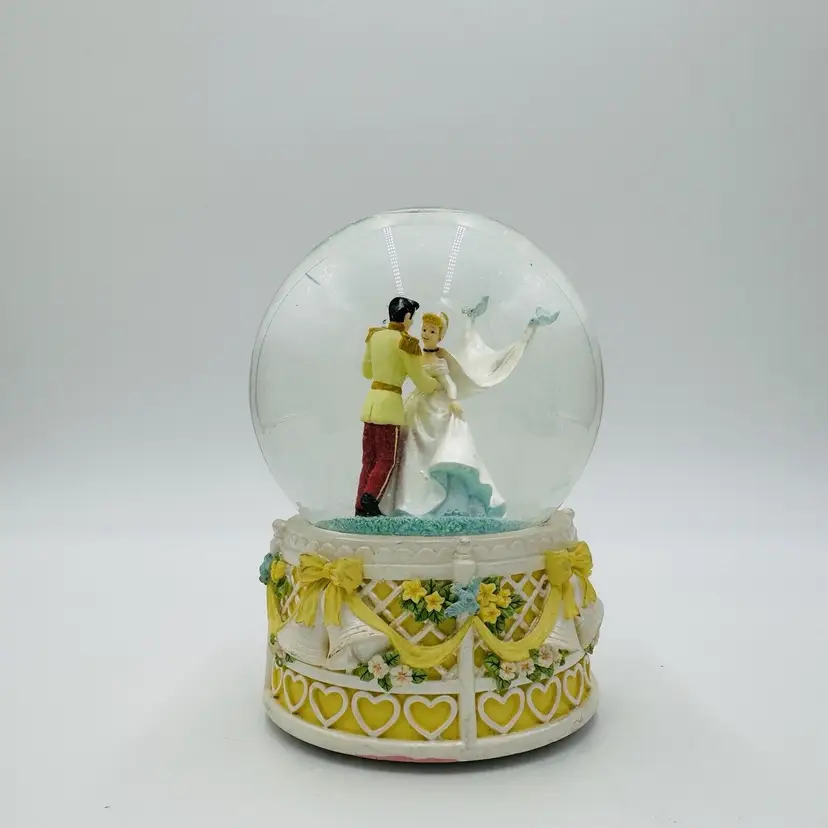 Disney Cinderella ENESCO Snow Globe Music Box Mendelssohn Wedding March