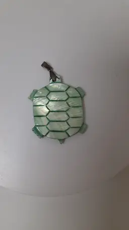 Vintage Carved Mother Of Pearl Sea Turtle Pendant Green Lustre Tortoise