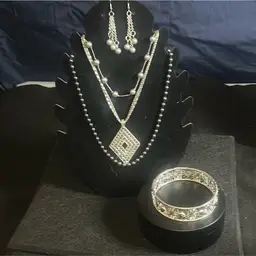 #05 - Vintage Jewelry 5pc Lot