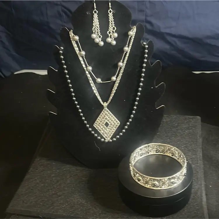 #05 - Vintage Jewelry 5pc Lot