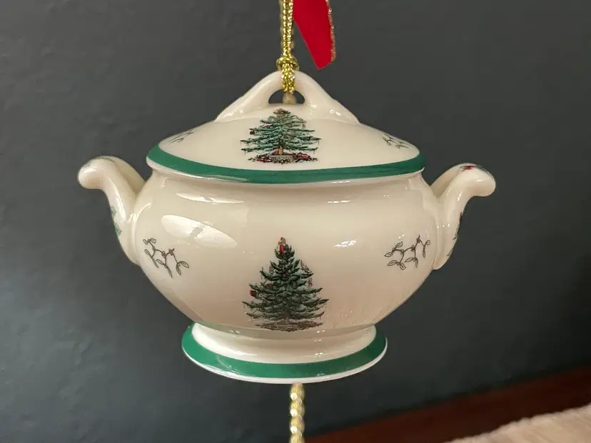#01 Spode Miniature Soup Tureen Ornament