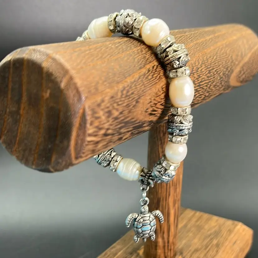 Adorable Turtle Bracelet, Stretch, Rhinestone & Freshwater Pearl