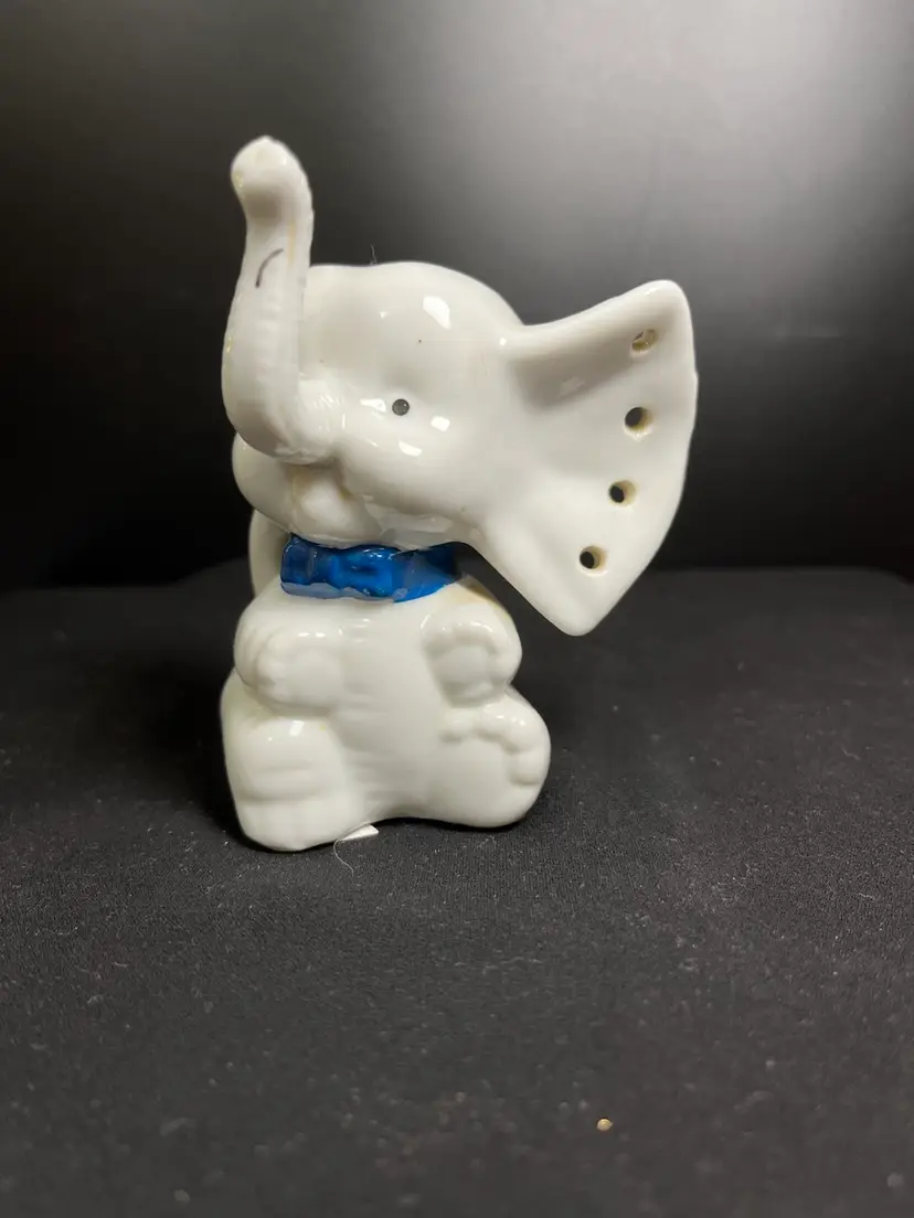 Kitschy Ceramic White w/ Blue Bow, Slightly Textured, Elephant Earring Holder-Lot 32