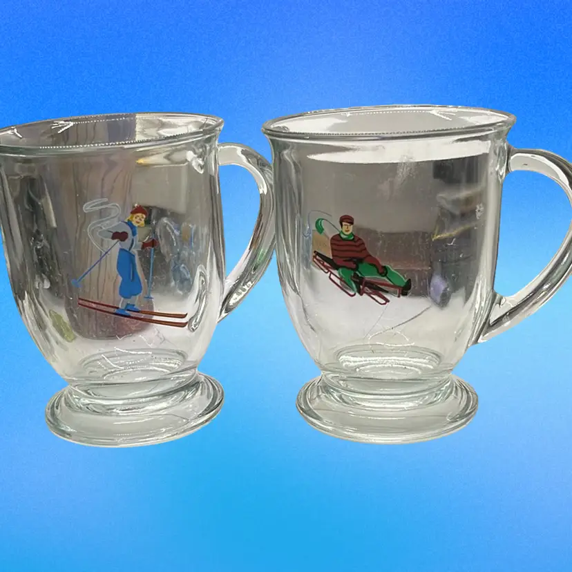 WILLIAMS=SONOMA Anchor Hocking Tea Coffee Footed Mug 14oz Skier Sledding- Set Of 2