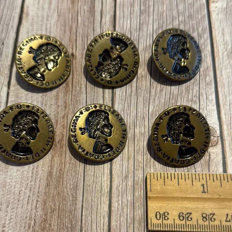 Elizabeth The Second VTG Buttons Set Of 6   
Free Shipping