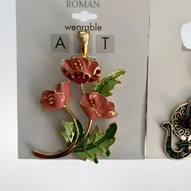 Lot Of 5 Roman Wearable Art Pendants NWT Flowers Elephant Bee Heart Butterfly