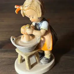Hu083. Hummel Figurine Doll Bath