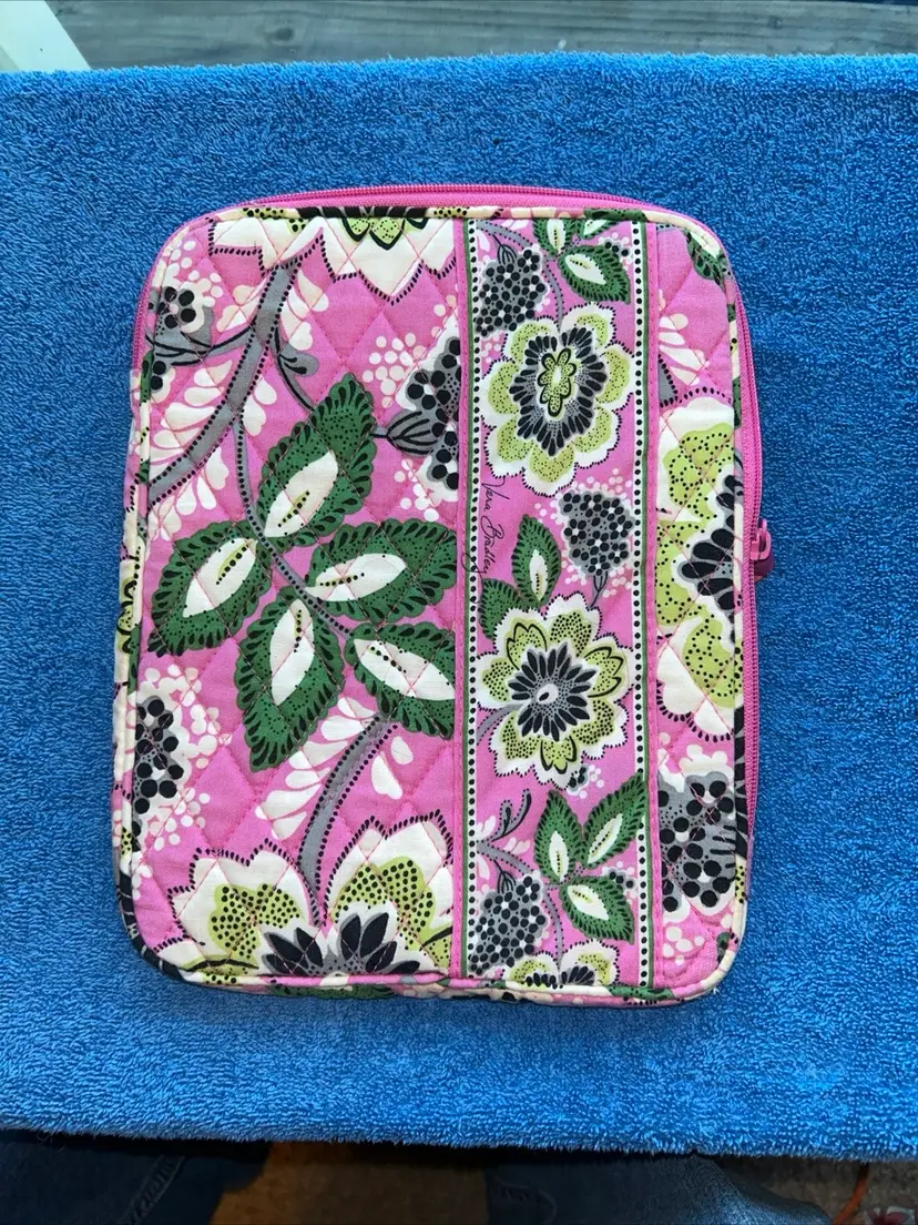 Vera Bradley iPad zip case pink white flowers Size 8.5 x 11 inches