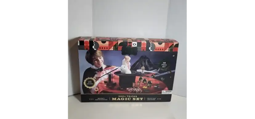 FAO SCHWARZ Premium Magic Trick Set 39 Pieces - 300+ Magic Tricks New