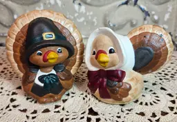 Vintage Thanksgiving Turkey Pilgrim Salt & Pepper Shakers Ceramic Fall Autumn