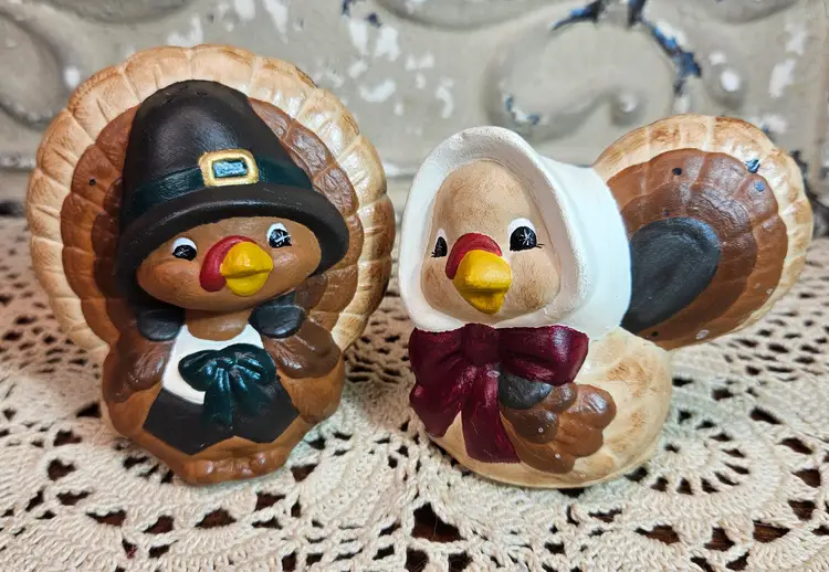Vintage Thanksgiving Turkey Pilgrim Salt & Pepper Shakers Ceramic Fall Autumn