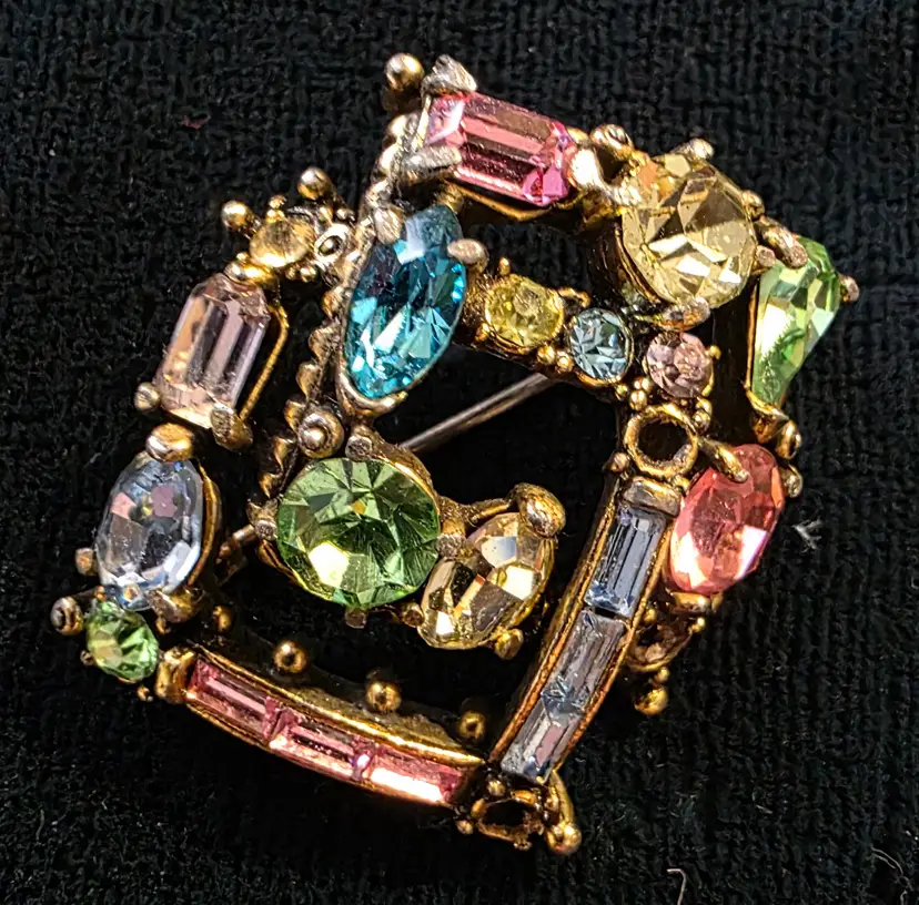 Vintage 1950s Hollycraft Juliana-style Brooch, Featuring "Fruit Salad" Style Rhinestones in a Gold-Tone Setting