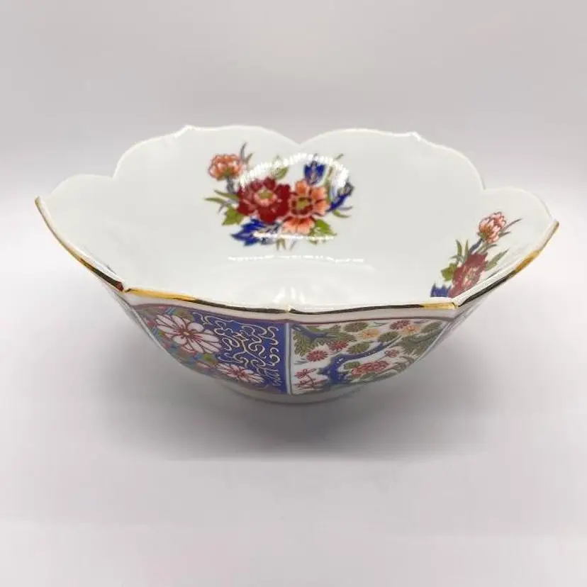 Imari Style Porcelain Lotus Flower Petal Bowl 7” with Gold Gild Trim Japan