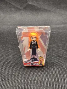 Bratz Flashback Minis Limited Series 1 Pretty ‘N’ Punk Cloe