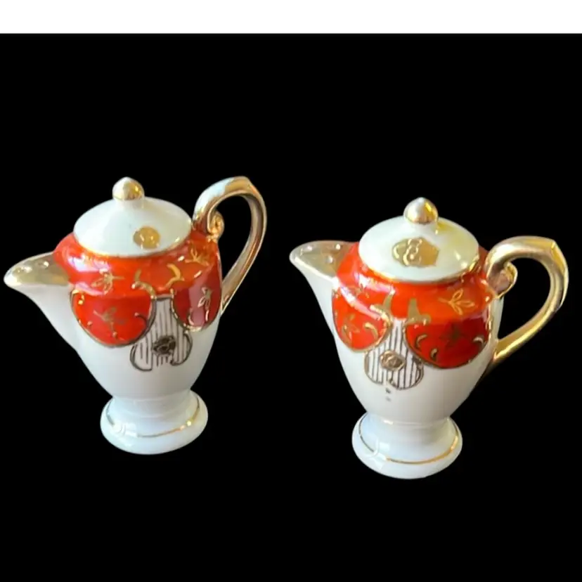 VTG Occupied Japan Porcelain Teapot Salt & Pepper Shakers