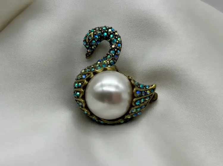 Heidi Daus Swarovski Crystal Swan Brooch Pin Pave Set w Pearl