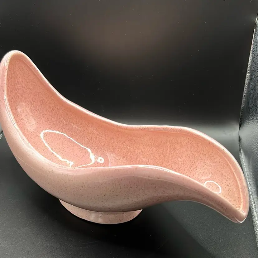 Red wing pink console bowl number 1582