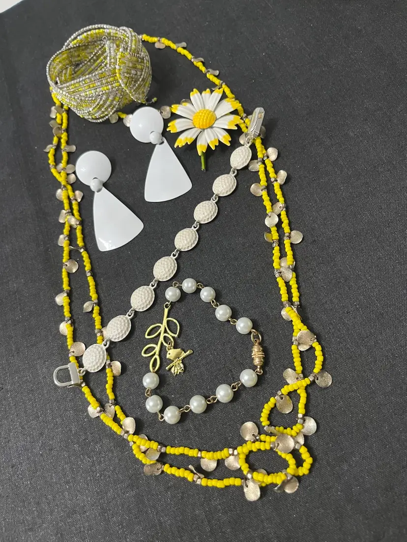 6 Piece Yellow White Spring Jewelry Lot