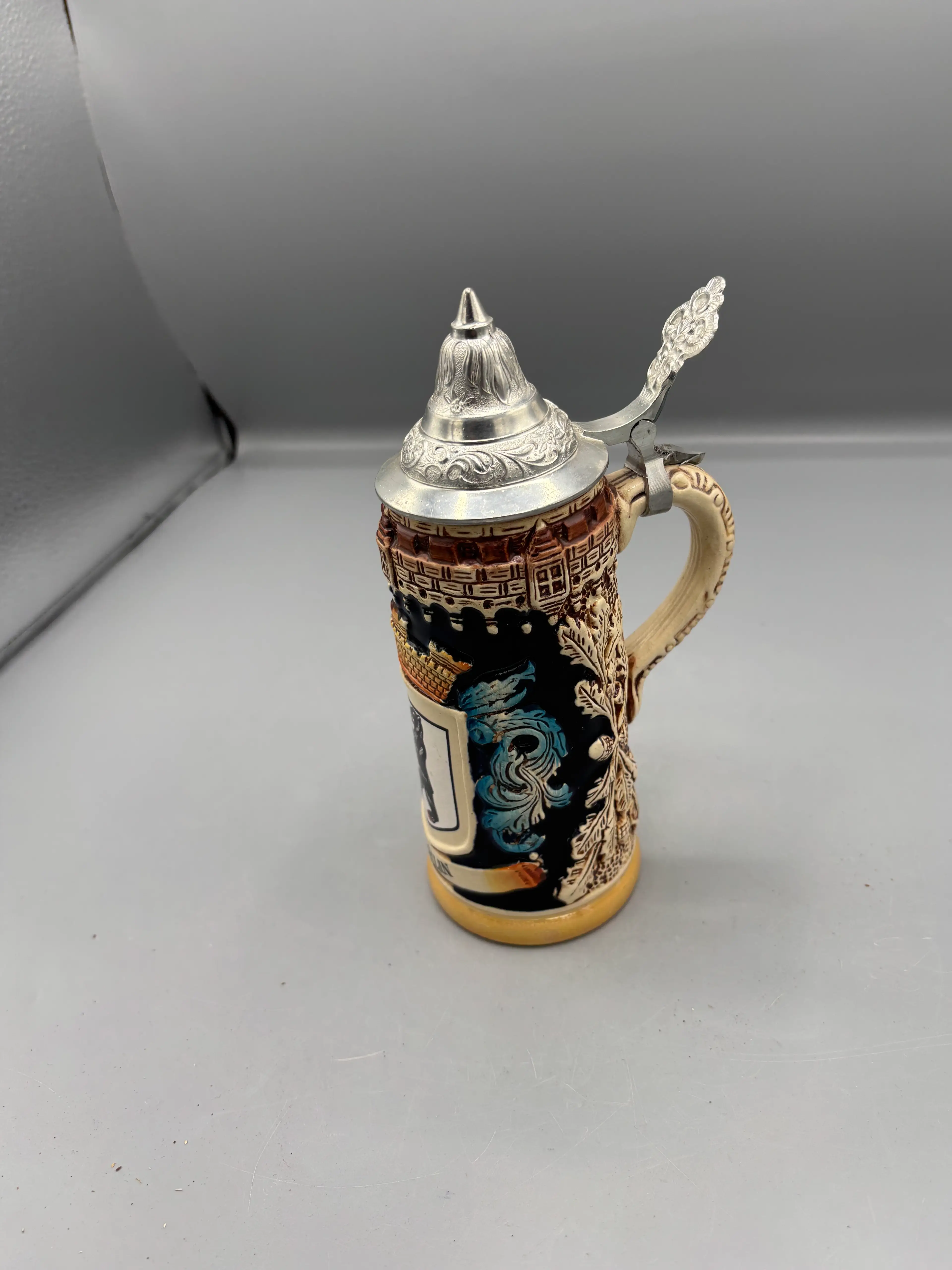 Image 2 of 6