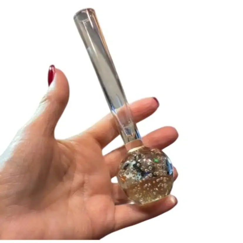 Clear Bud Vase With Controlled Bubbles