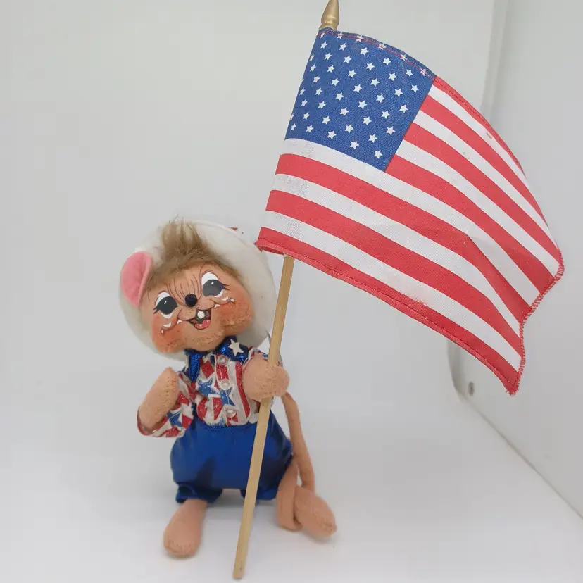Annalee Mobilitee Dolls 6" Patriotic Boy Mouse Wired Doll with Flag 2010