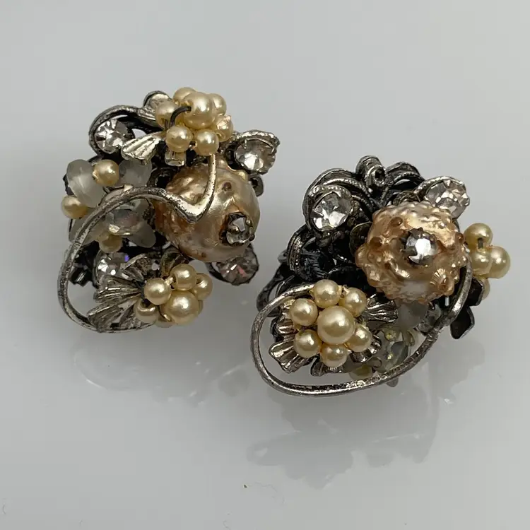 Signed Robért Robert DeMario Pearl Rhinestone Filigree Cluster Clip On Earrings Vintage