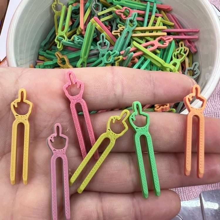 Mini Fun Pin ( 20 pack / random color )