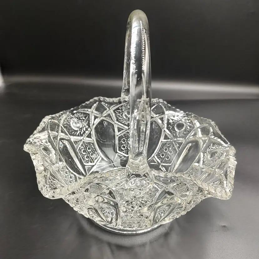 Vtg L .E. Smith "Quintec Pattern" Glass Bridal Basket
