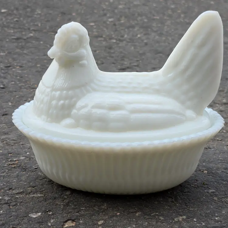 White Milk Glass Hen on Nest Covered Dish Chicken Unbranded 5½" Vintage READ