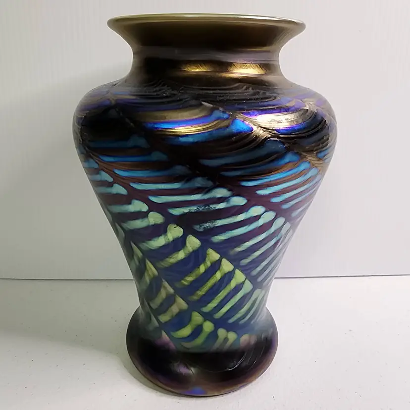 Lundberg Studios 1976 Blue Luster Spiral Art Glass Vase