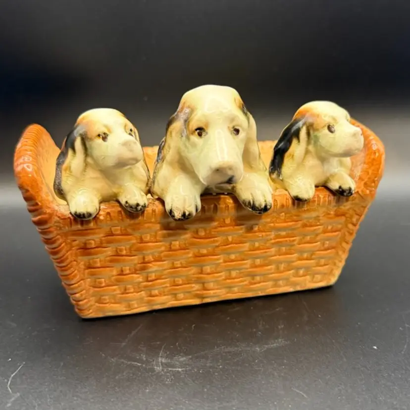 Vintage Springer Spaniels Mom And Pups in basket ceramic planter