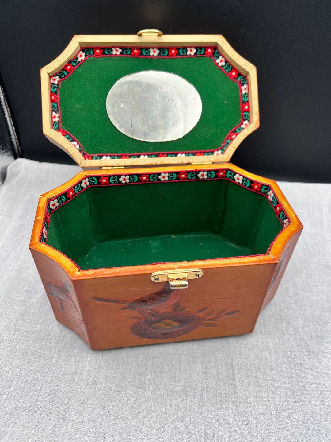 Niknax · Beautiful Vintage Wooden Purse with Repose/Raised Birds