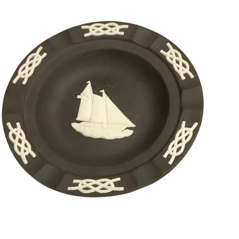 Vintage Wedgwood Black Jasperware Ashtray 7” Diameter