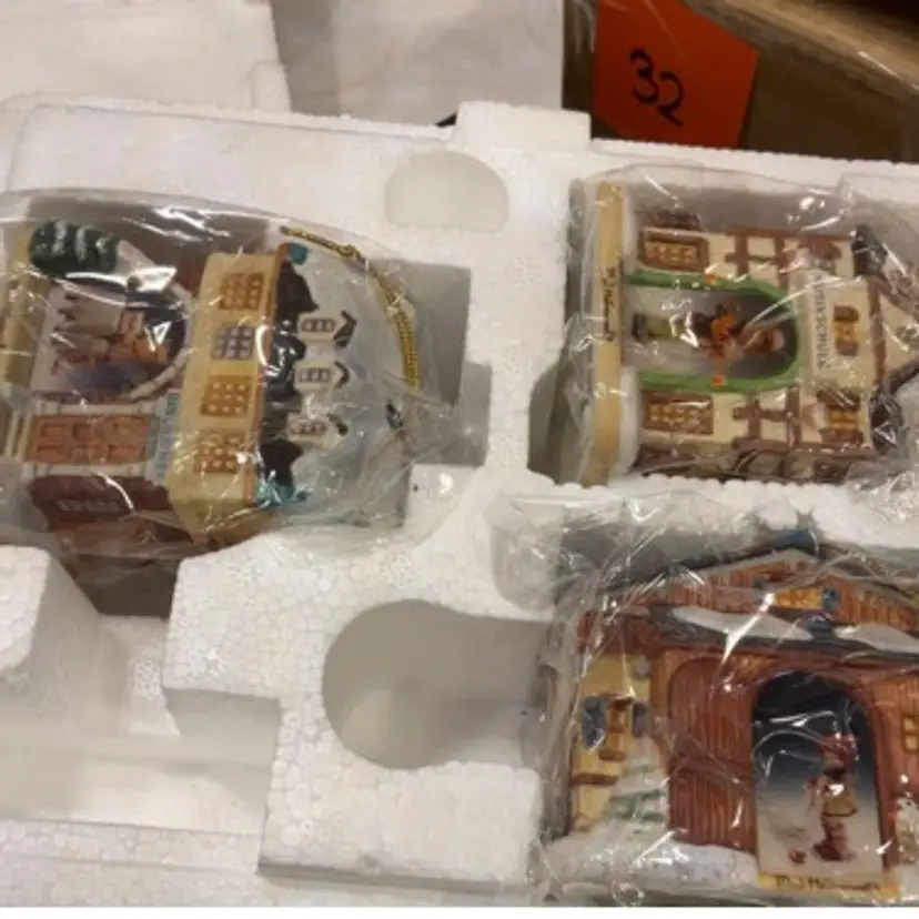 The Bradford Editions 3 Ornaments With Certificate