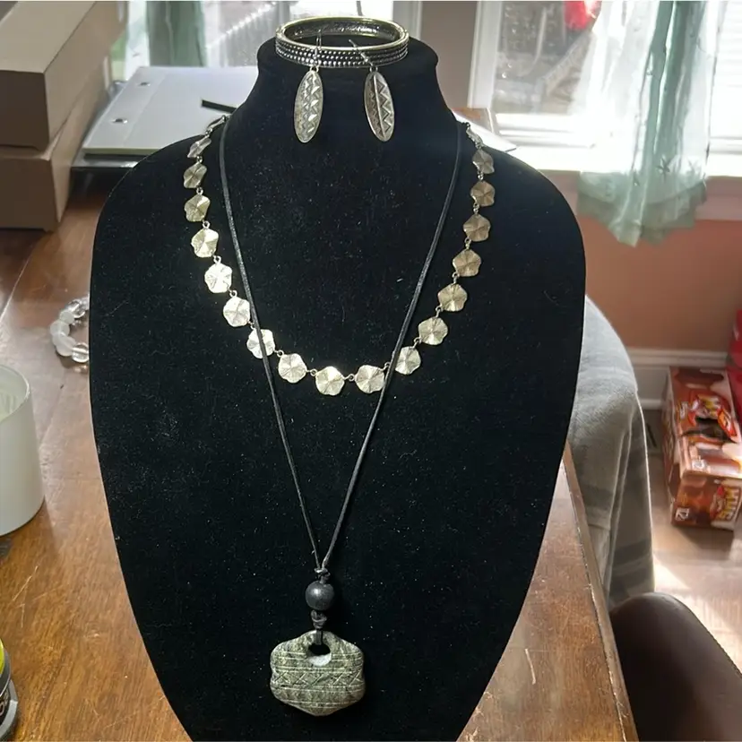 #27 - Stone Vintage Lot