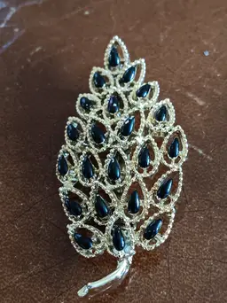 Vintage Gerry's Goldtone Black Stone Leaf Brooch 2.5"