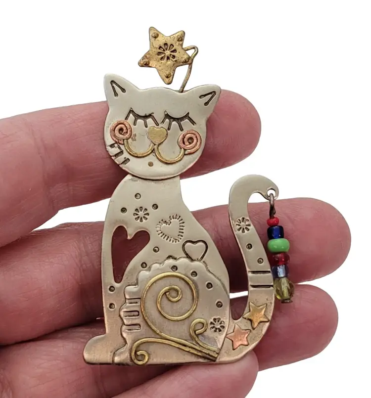 Silver Tone Bead Dangle On Tail Smiling Whimsical Cat Brooch Pin E670