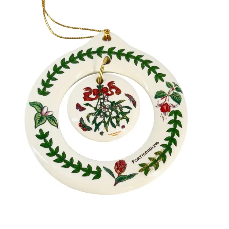 Mistletoe Wreath
Botanic Garden Ornament
By Port Meirion
2002-2010
Porcelain Flower 




Christmas Holiday Hosting 
Party Celebration Winter Gift
Thanksgiving Harvest Autumn Halloween Party Celebration Gift 
Mothers Day Anniversary Birthday