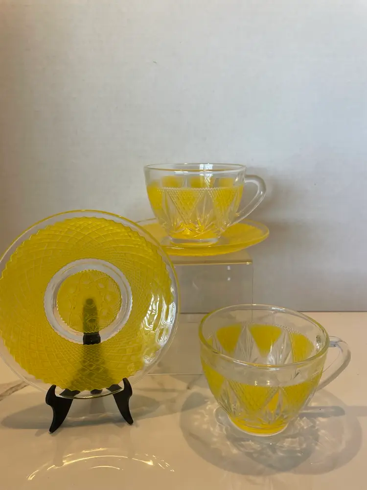 Set Of 4 Tea cup and saucer, yellow, and clear vintage glass