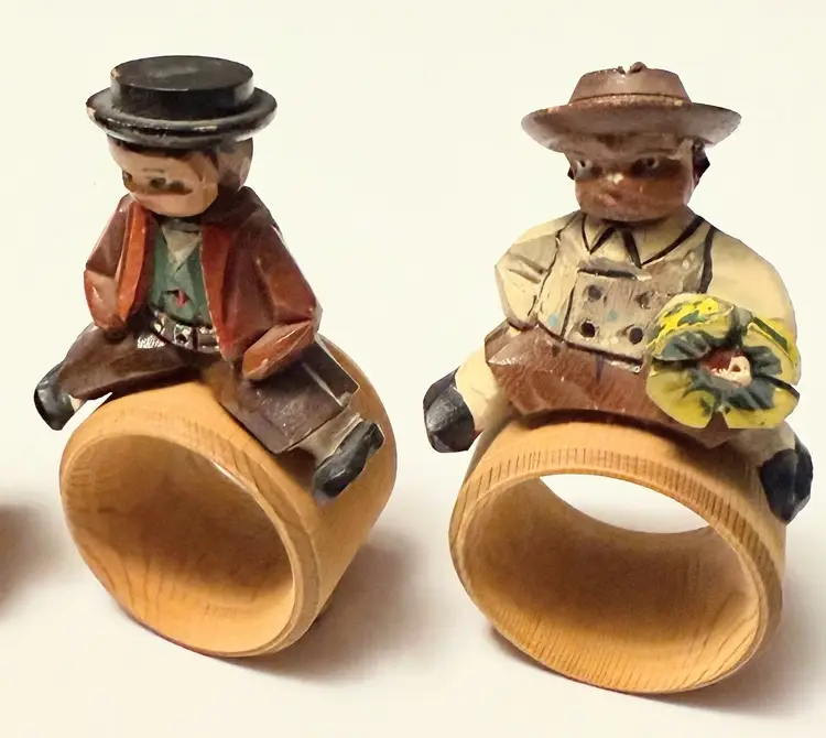 VTG Italian Anri Folk Art Carved Wooden Napkin Ring of Hand Painted Bobblehead
