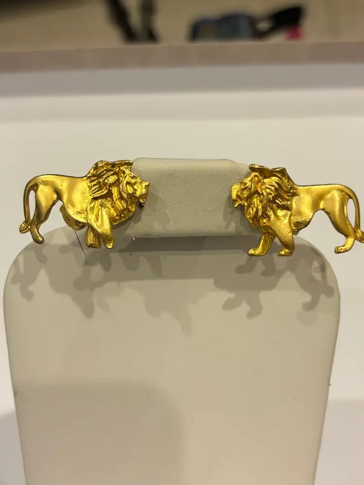 Vintage Gold Tone Lion Clip On Earrings