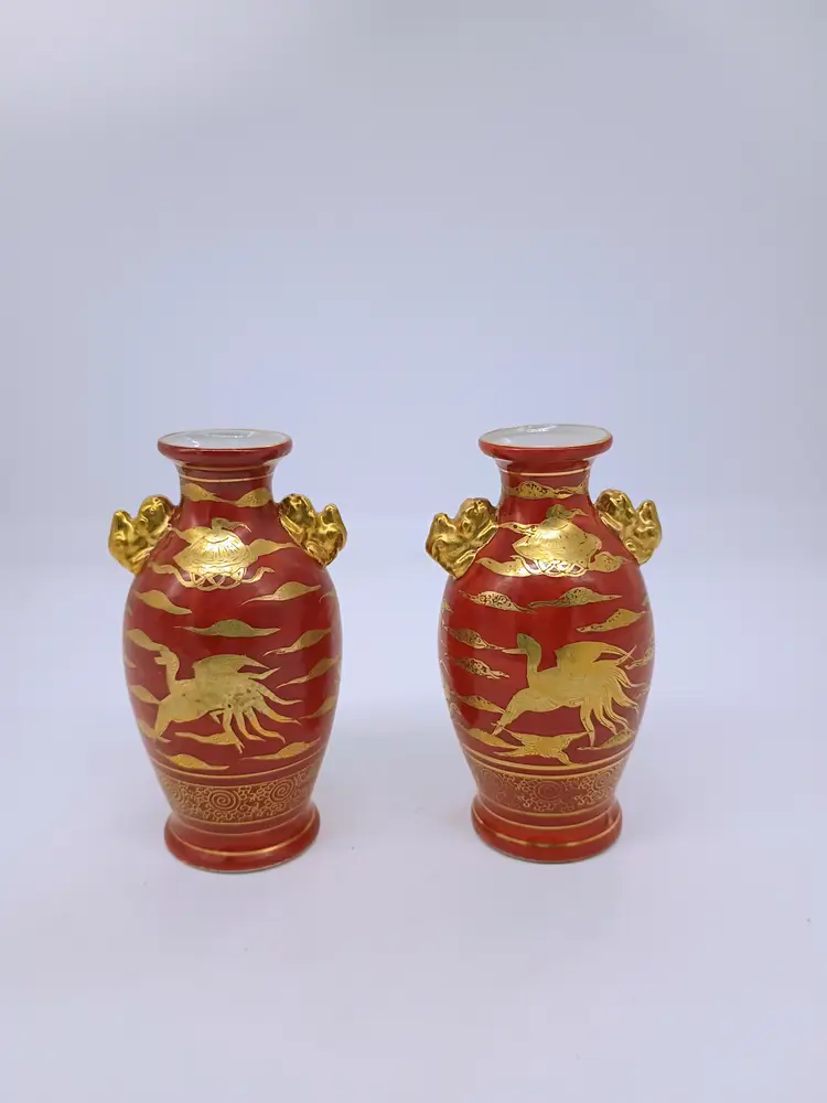 Vintage Kutani Matched Pair Miniature Bud Vase Urn Shaped Red Iron Glaze with 1,000 Cranes pattern 4"