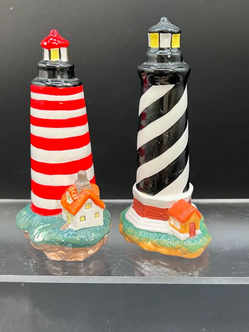 Vintage Lighthouse Salt & Pepper Shaker Set
Made in China