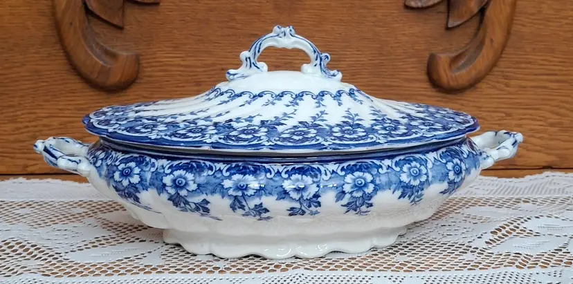 Antique F. Winkle & Co. Colonial Pottery "Matlock" Pattern Oval Covered Vegetable Bowl